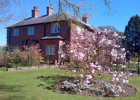 Ellerker House Gardens